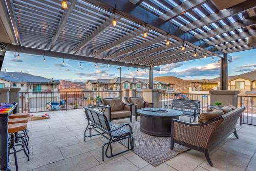 2065 Zion Village Xbox Two Living Rooms Lazy River Sleeps 19 X Box in Hurricane, United States