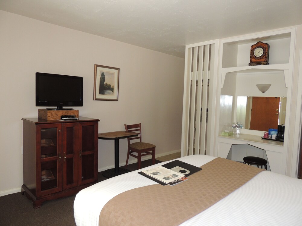 Indian Creek Lodge - photo 14
