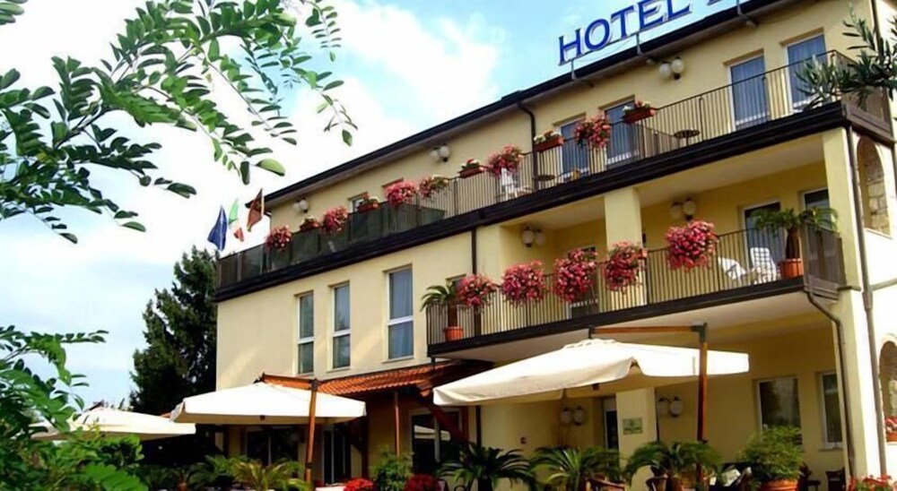 Hotel Dorè in Castelnuovo Del Garda, Italy