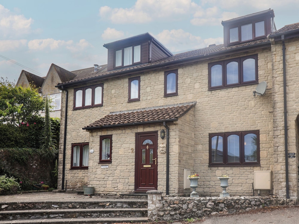 2 Kersbrook Gardens in Lyme Regis, United Kingdom