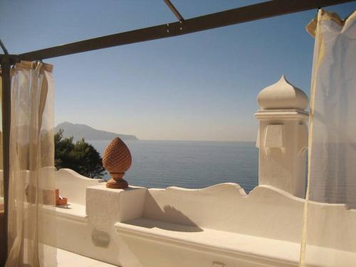 Villa Edes — 4-Star Luxury Hotel in Massa Lubrense, Italy