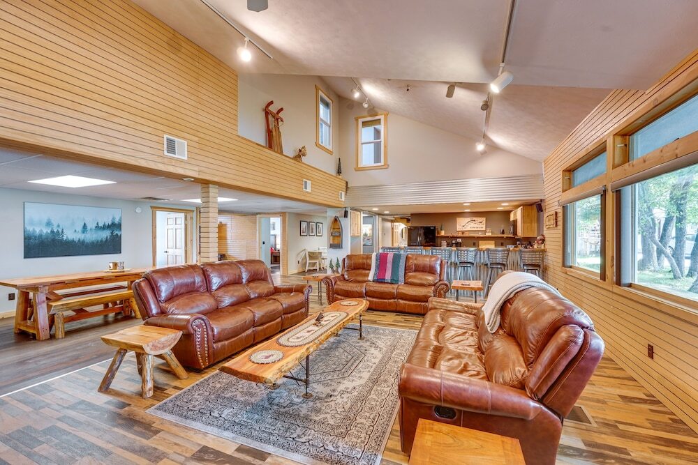 Spacious Old Forge Condo w Patio & Fire Pit — Old Forge — photo 2