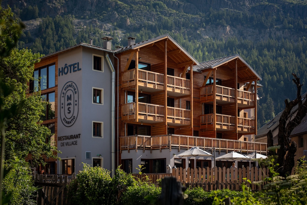 Hotel Le Monetier — 4-Star Luxury Hotel in Le Monetier-Les-Bains, France