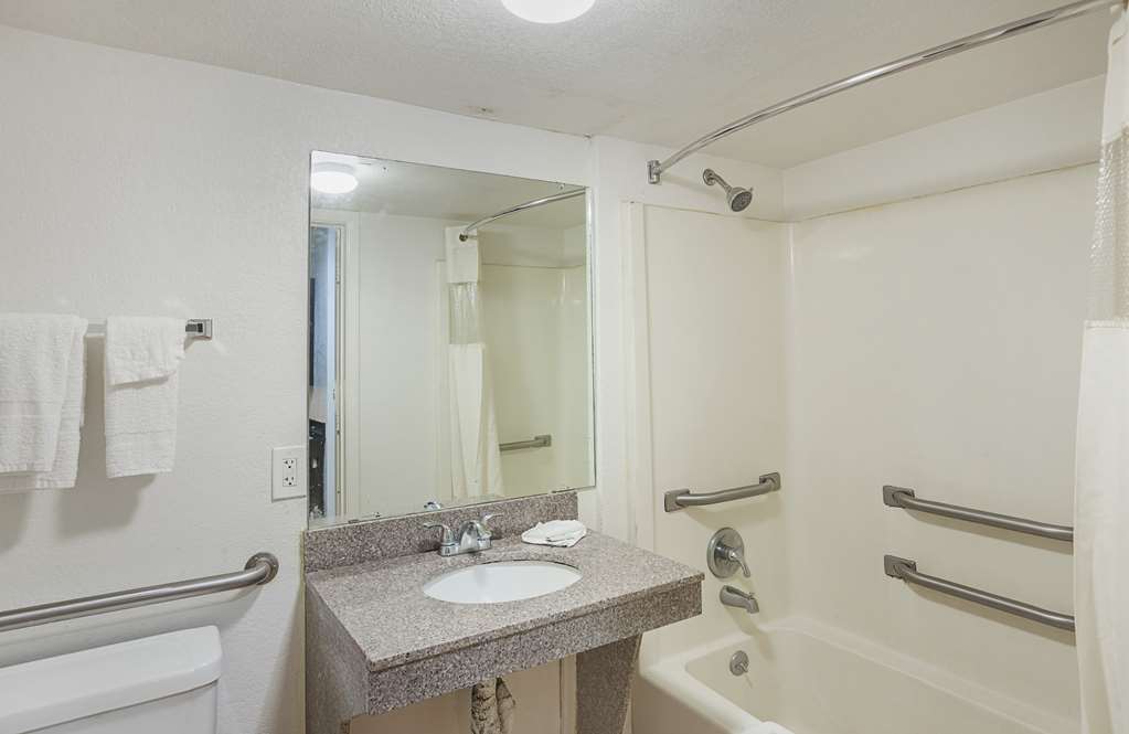 Studio 6 Fort Worth TX Meacham - photo 20