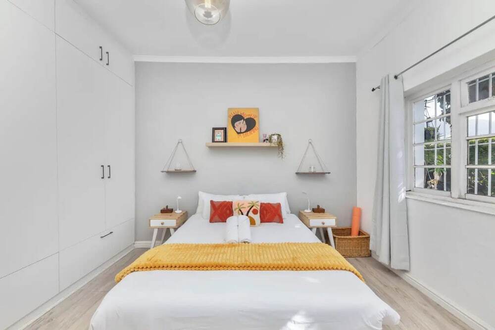 Modern and Stylish 2 BD House in Claremont