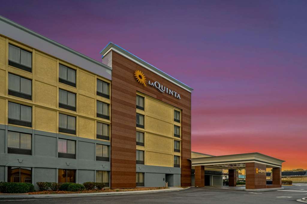 La Quinta Inn by Wyndham Columbia SE Fort Jackson - featured photo
