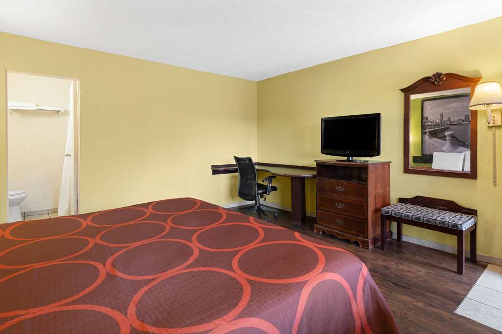 Super 8 by Wyndham Youngstown Girard - photo 7