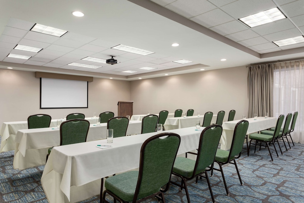 Homewood Suites by Hilton Fargo - photo 37