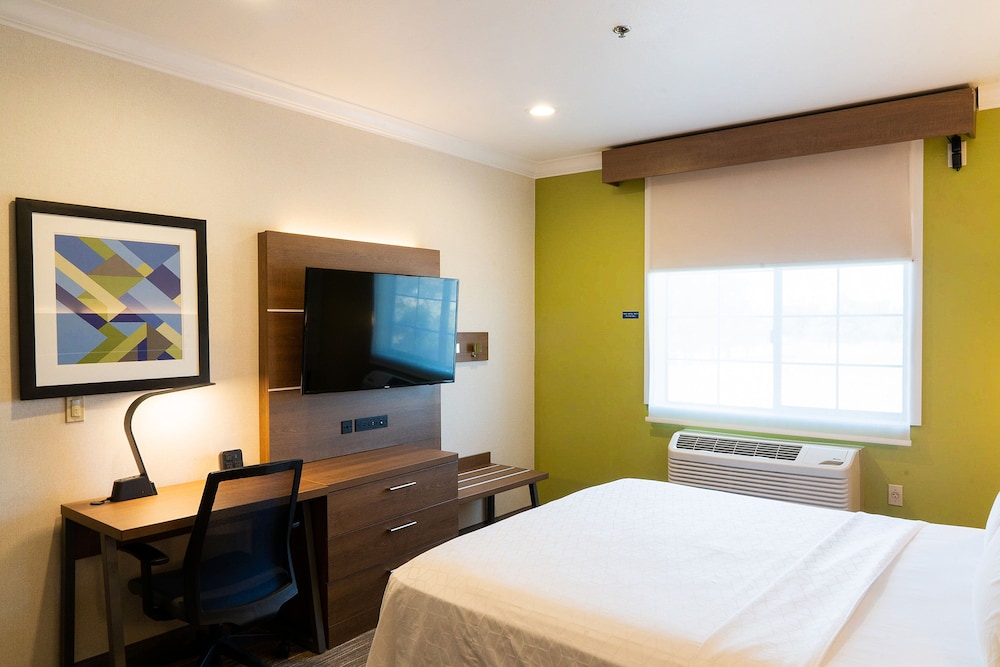 Holiday Inn Express Suites Davis University Area - photo 33