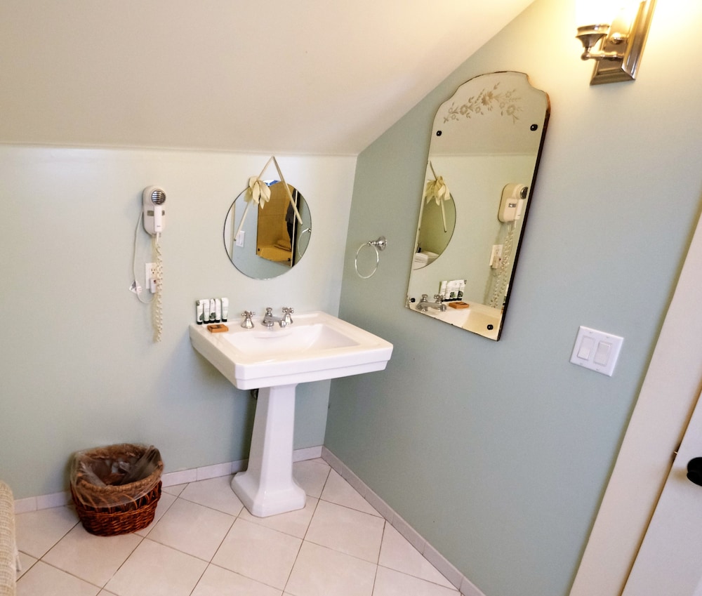 Arroyo Vista Inn - photo 26