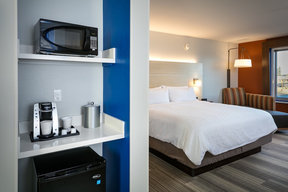 Holiday Inn Express & Suites Bend South by IHG - photo 17