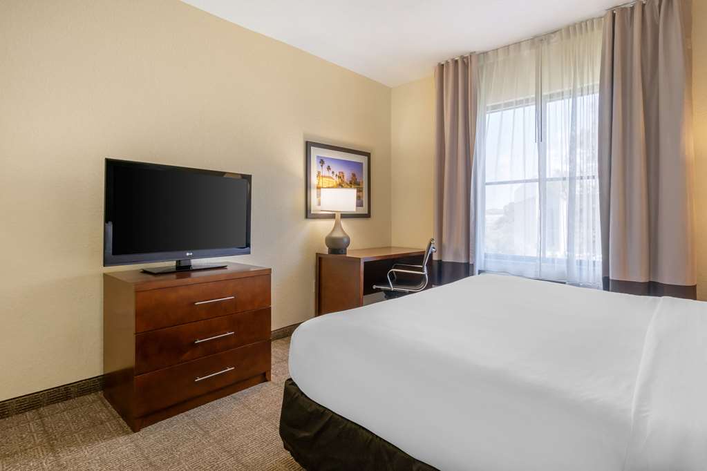 Comfort Inn & Suites Northeast Gateway - photo 13