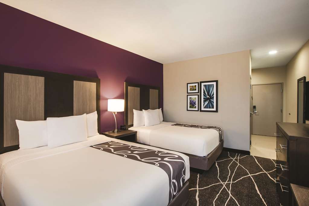La Quinta Inn & Suites by Wyndham Dallas Northeast Arboretum - photo 14