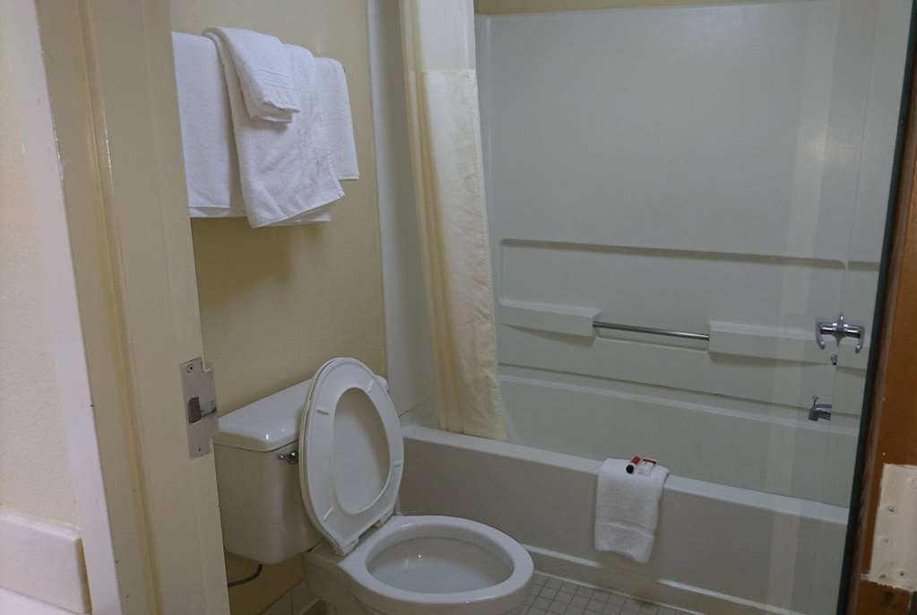 Travelodge by Wyndham Knoxville East - photo 9