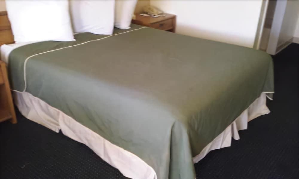 Howard Johnson Express Inn Redding - photo 17