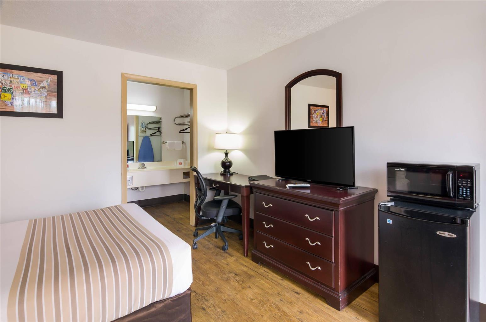 Econo Lodge Marion I 81 - photo 10