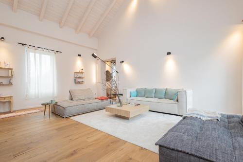 La Dimora degli Artisti Elegante appartamento con parcheggio privato — 4-Star Luxury Hotel in Pavia, Italy