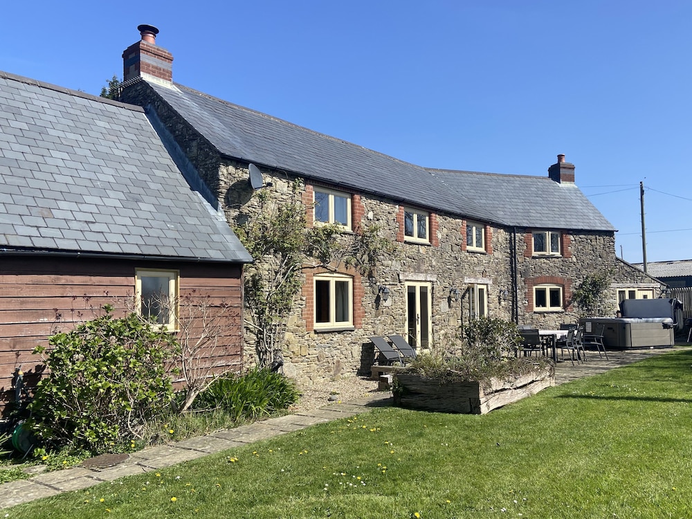 Varley Lodge — 4-Star Luxury Hotel in Barnstaple, United Kingdom