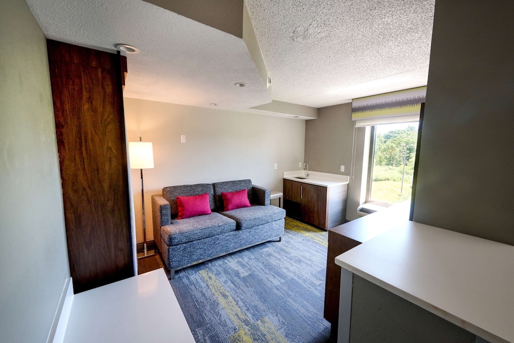 Hampton Inn Flemington - photo 18