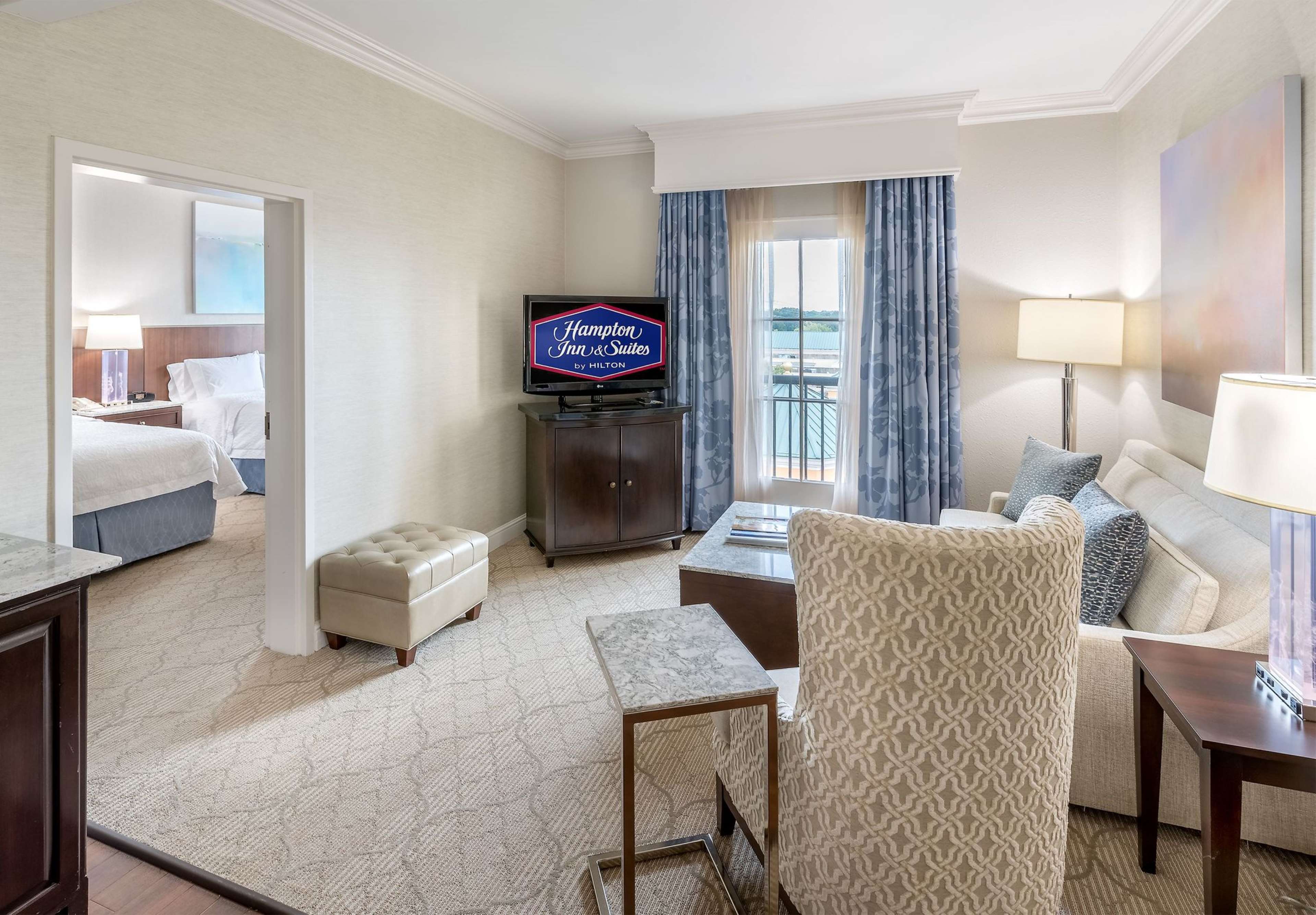 Hampton Inn & Suites Charlotte SouthPark at Phillips Place - photo 20