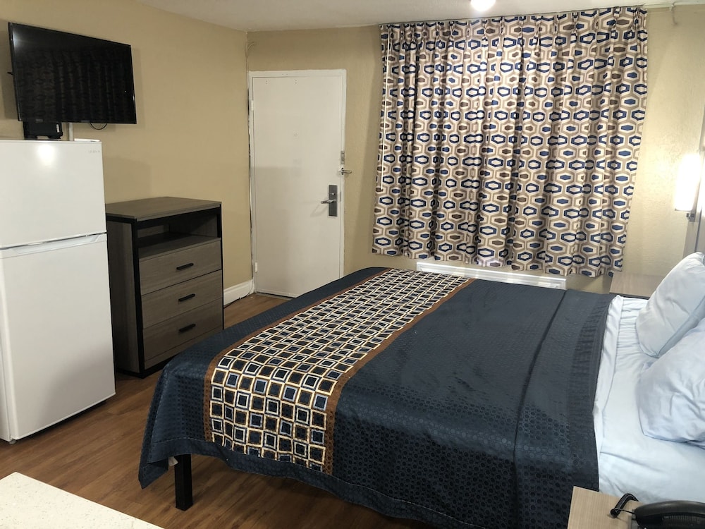 Luxury Inn & Suites - photo 14