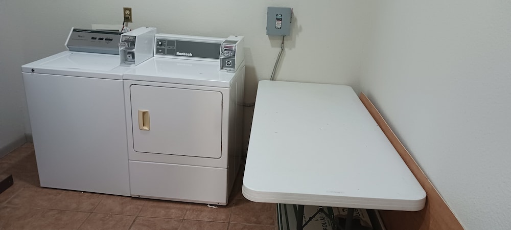 Americas Best Value Inn And Suites Clinton Jackson - photo 25