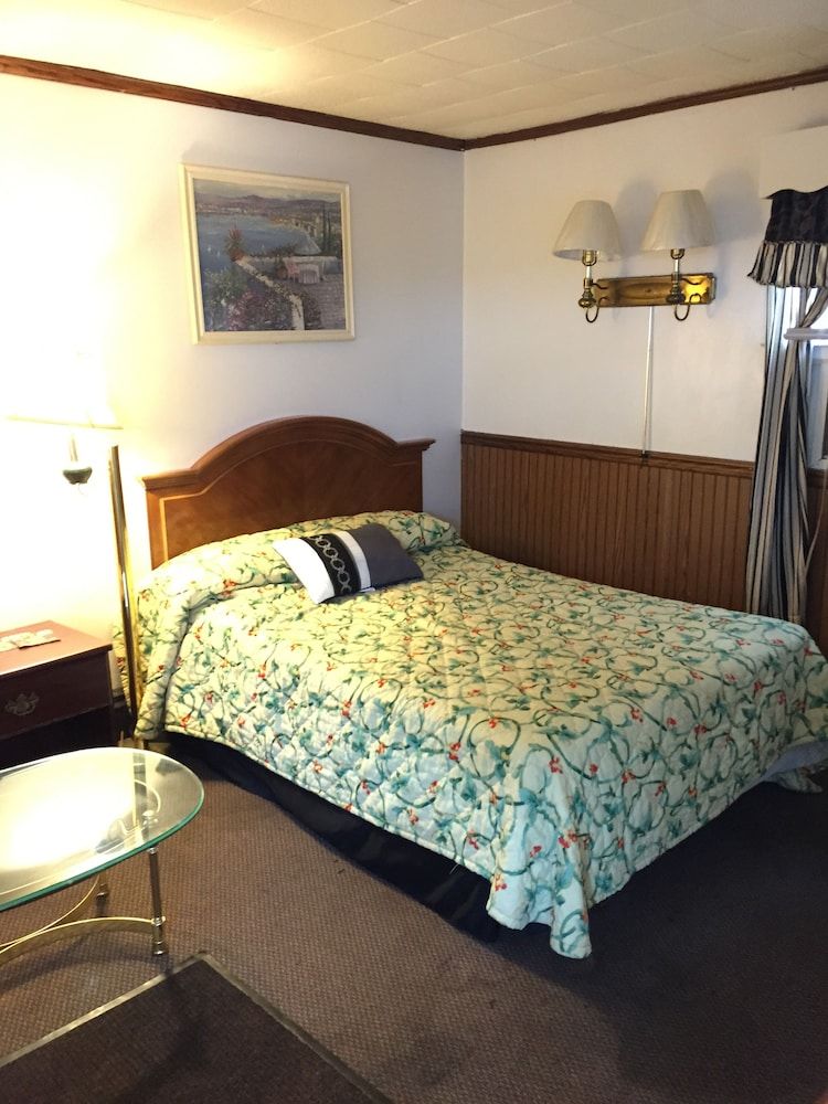 Tompkin's Motel - photo 10