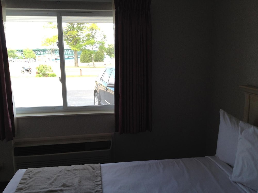 Parkside Inn Bridgeview - photo 14
