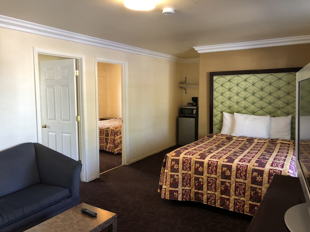 Lamplighter Motel - photo 36