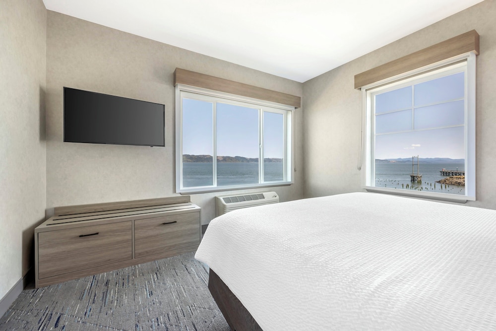 Holiday Inn Express & Suites Astoria by IHG - photo 69