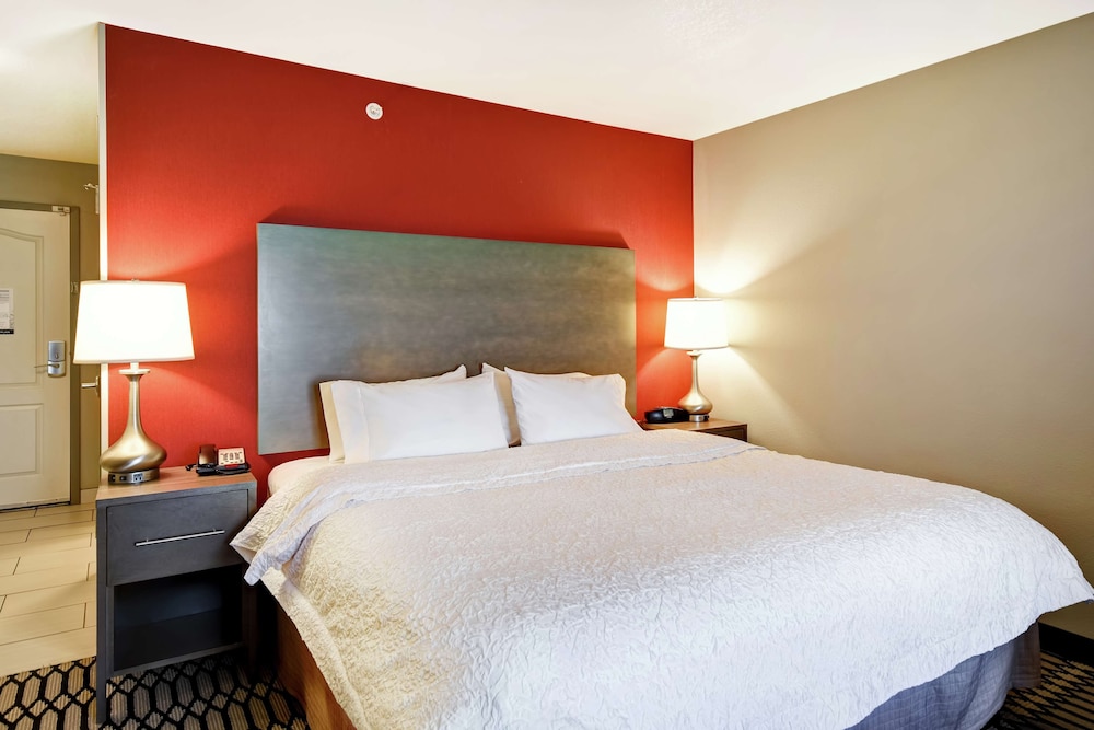 Hampton Inn Middletown - photo 17