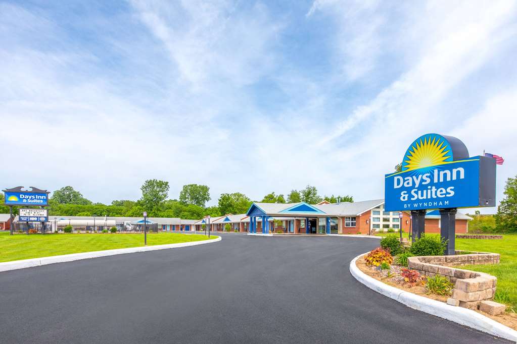 Days Inn by Wyndham Wauseon - photo 2