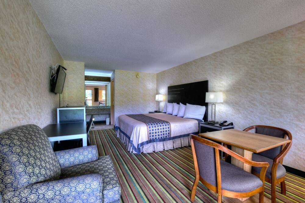 Red Roof Inn & Suites Athens AL - photo 24