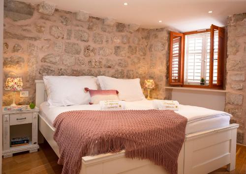 Imperia Chic place with balcony self check in 0 24h & free luggage storage