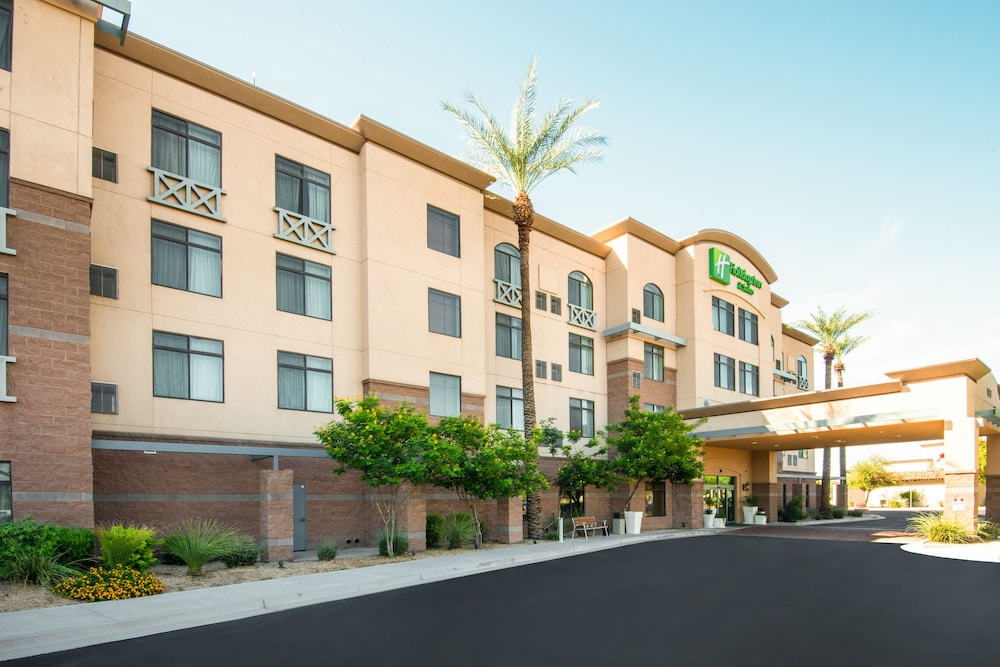 Holiday Inn & Suites Goodyear West Phoenix Area by IHG - carbon neutral hotel in Goodyear