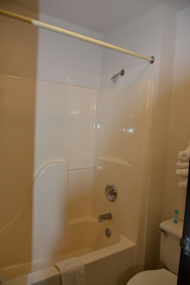 Carrington Inn & Suites - photo 20