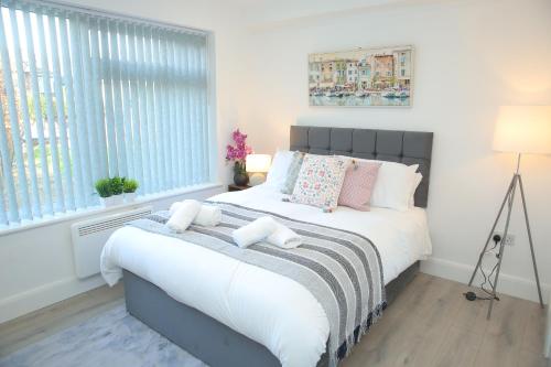 Private Ensuite 4 min drive to Luton Airport in Luton, United Kingdom