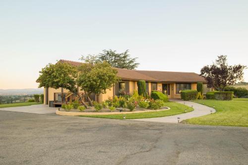 Kiler Ranch House & Apartment — 4-Star Luxury Hotel in Paso Robles, United States
