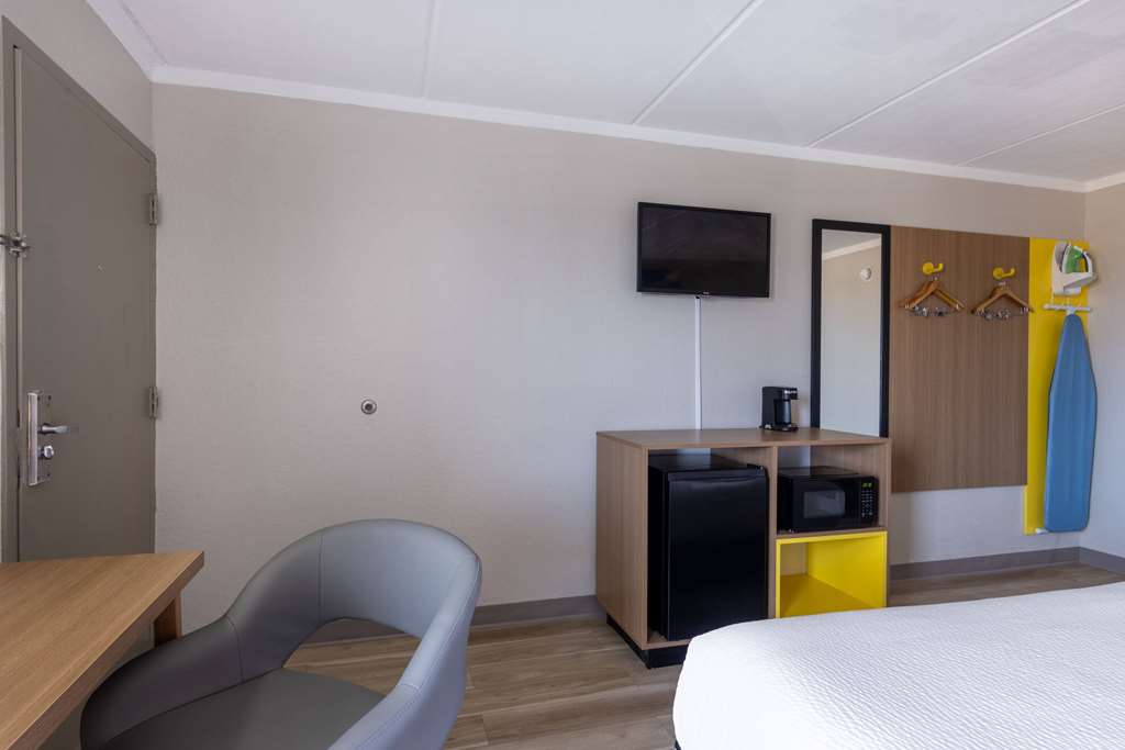 Days Inn & Suites by Wyndham Fort Bragg Cross Creek Mall - photo 21