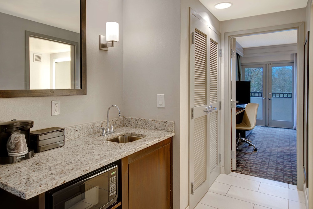 Embassy Suites by Hilton Jacksonville Baymeadows - photo 21