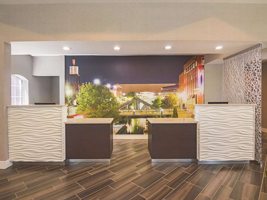 La Quinta Inn & Suites by Wyndham Oklahoma City NW Expwy - photo 11