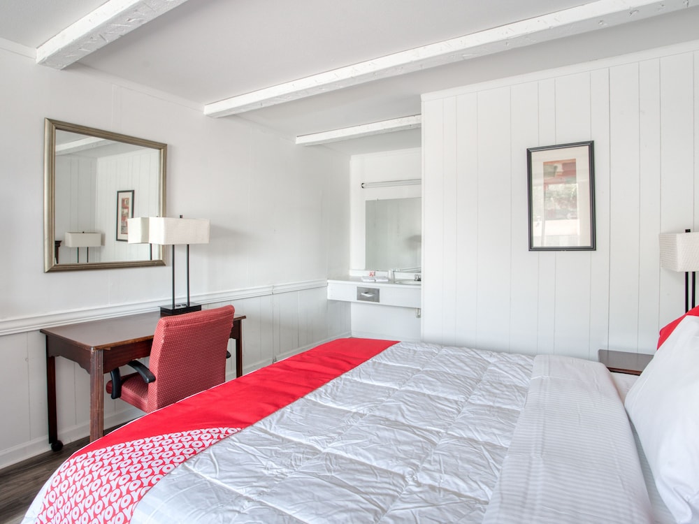 OYO Inn Kernersville - photo 7