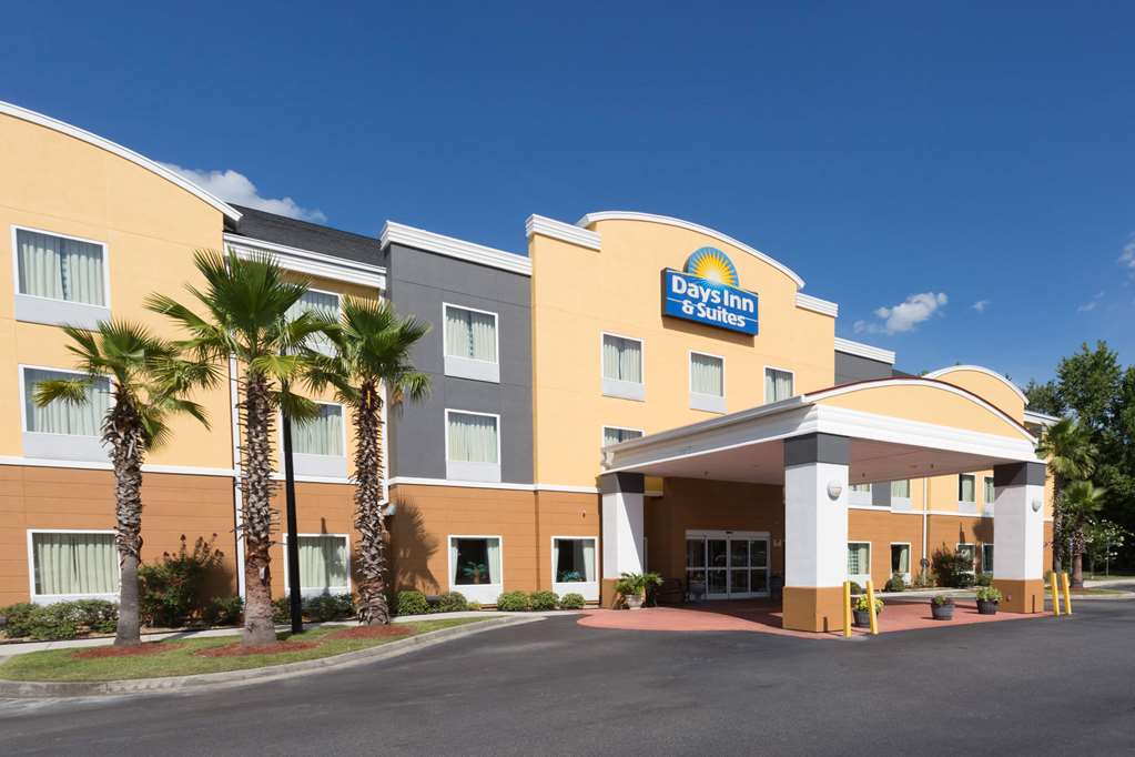 Days Inn & Suites by Wyndham Savannah North I 95 - photo 3