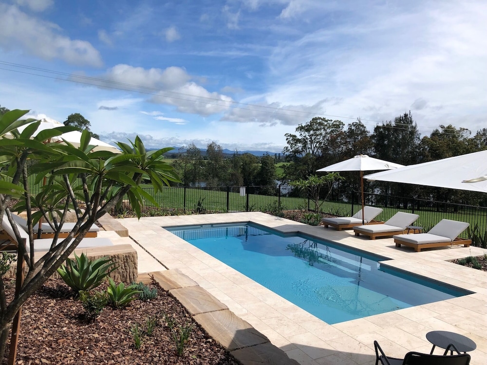 Mansfield on the Manning — 4-Star Luxury Hotel in Tinonee, Australia