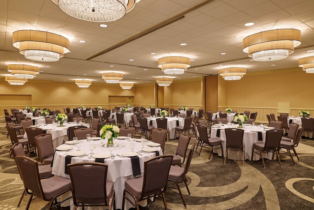 Hilton Kansas City Airport - photo 42