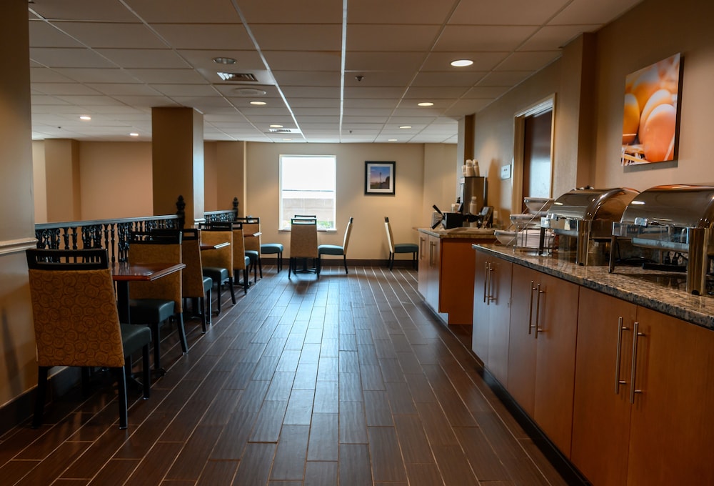 Comfort Inn & Suites Patriots Point - photo 21
