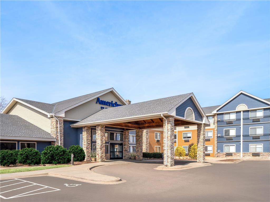 AmericInn by Wyndham Shakopee Near Canterbury Park - photo 3