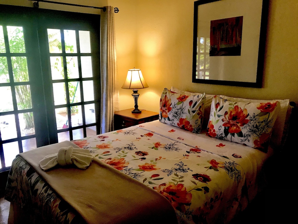 Royale Manor — 5-Star Luxury Hotel in Corozal, Belize