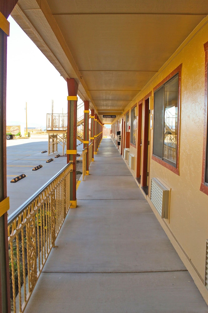 Hawthorne's Best Inn - photo 24