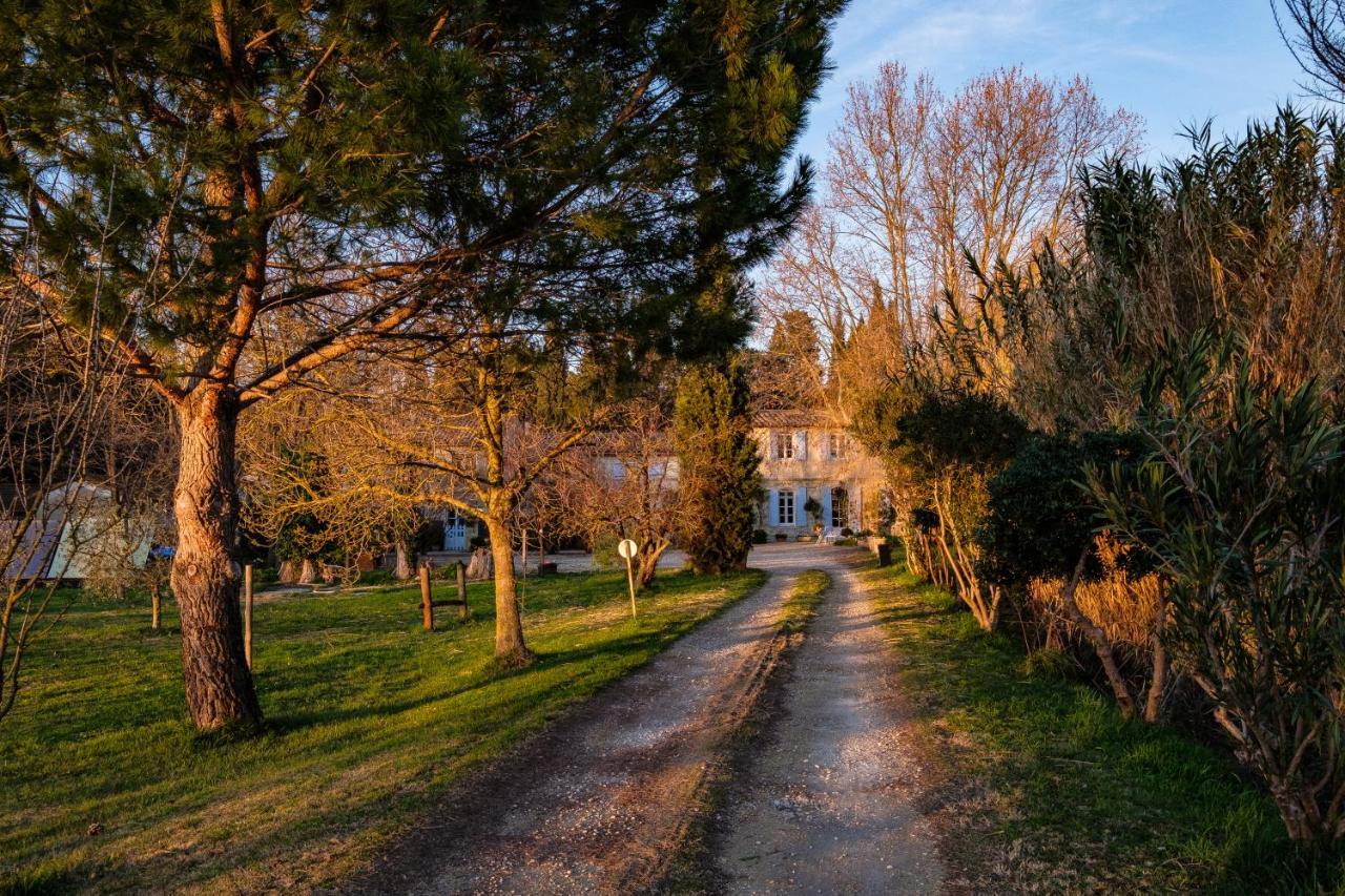 Gite du Pigeonnier Mas Medaille — 4-Star Luxury Hotel in Arles, France